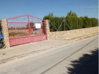 Terreno rústico en Urbanización La Esperanza, 1000 m² con agua y preinstalación eléctrica