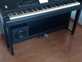 YAMAHA CLAVINOVA CVP-605