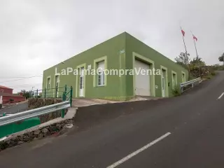 ID-363  Edificación en una sola planta de altura con muchos