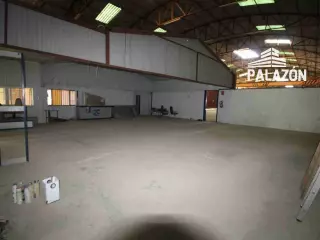 Nave en alquiler en Orihuela 2000 m² con oficinas y puente grúa