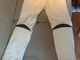 Vendo pantalón de piel de mujer de moto
