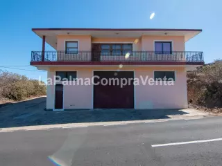 ID-426 Casa grande en una buena ubicación de Santa Cruz, en