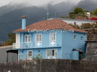 ID-375   Casa espectacular de dos plantas de altura y con un