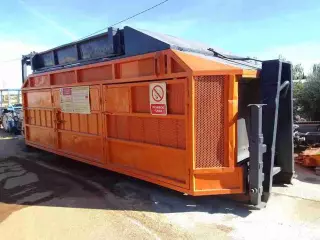 TRITURADOR DE MADERA AMB CON MOTOR CATERPILLAR.