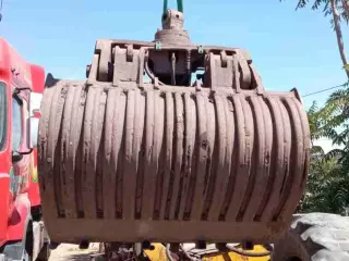 BIVALVA PARA EXCAVADORA O GRÚA.
