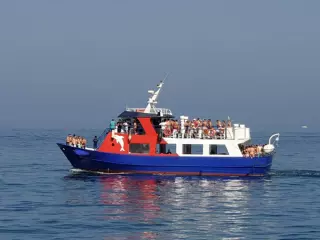 BARCO DE PASAJE Y TURISMO CAPACIDAD 144 PASAJEROS