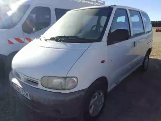 NISSAN SERENA 2.3 D LX DE 8 PLAZAS.