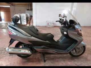 Vendo moto burgman k7 400
