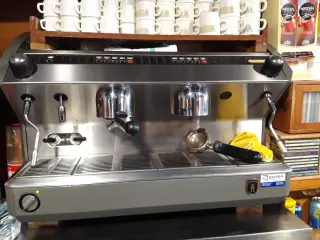 Oferta,vendo cafetera semiindustrial de doss grupos