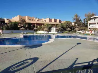 Casa baja preciosa con jardín privado naturista!