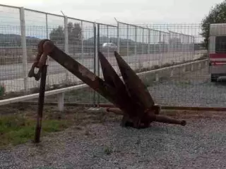 ANCLA DE BARCO DE 1.500 KG.