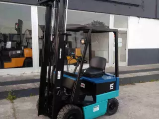 Carretilla elevadora Komatsu eléctrica como nueva – 1500kg, batería casi nueva