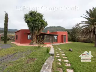 ID-227 Villa de lujo con piscina, en un entorno Maravilloso
