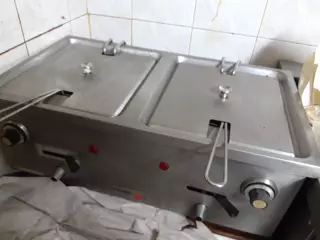 Vendo cocinilla semiindustrial y freidora de 2 senos