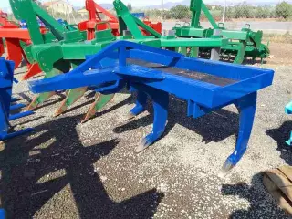 TOPOS O SUBSOLADOR CON LANZA DE 3 REJAS O PUAS.
