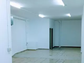 Se alquila local comercial. Benidorm centro.