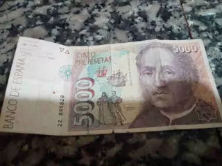 Venta  de billete de 5000 pestas