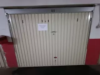 SE ALQUILA GARAJE CERRADO
