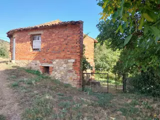 Almacen/Cuadras en venta para reformar
