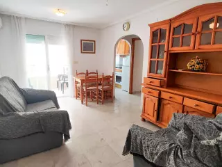 SE ALQUILA POR LARGA TEMORADA APARTAMENTO DE 2 HABITACIONES EN TORREVIEJA ( PLAYA LOS LOCOS)
