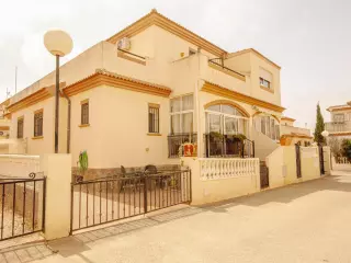 CHALET ADOSADO DE 2 HABITACIONES 2 BAÑOS EN SECTOR 25 EN TORREVIEJA ( AGUAS NUEVAS) ALICANTE