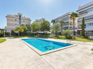 BONITO APARTAMENTO EN ORIHUELA COSTA. 2 DORM. 2 BAÑOS. GARAJE+TRASTERO. PISCINA. TERRAZA 20 M2.
