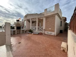 SE VENDE ADOSADO DE 3 HABITACIONES 2 BAÑOS EN PLAYA FLAMENCA ( ORIHUELA COSTA)