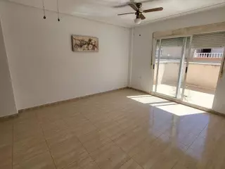ATICO EN CENTRO DE TORREVIEJA DE 3 HABITACIONES 2 BAÑOS