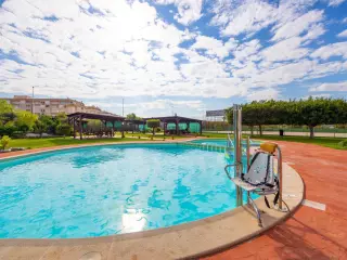 BUNGALOW EN PLANTA BAJA DE 3 HABITACIONES CON PISCINA COMUNITARIA - ZONA TORREVIEJA -