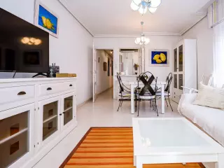 APARTAMENTO DE 2 HABITACIONES 1 BAÑO, GARAJE, EN TORREVIEJA (ALICANTE)