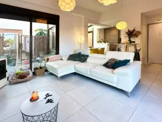 VILLA CON PISCINA  EN LOMAS DE CABO ROIG ( ORIHUELA COSTA)