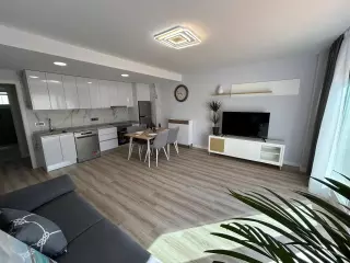 REFORMADO APARTAMENTO EN PLANTA BAJA CON PARCELA DE 80 M2. GARAJE+PISCINA.