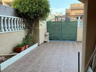 ADOSADO EN PUNTA PRIMA CON VISTAS AL MAR. 3 HABITACIONES. 2 BAÑOS. ( ORIHUELA COSTA )