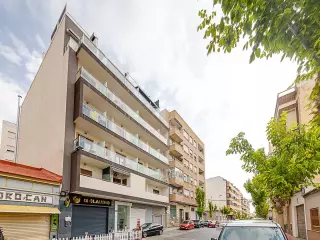 APARTAMENTO EN CENTRO DE TORREVIEJA ( ALICANTE) DE 2 HABITACIONES 2 BAÑOS, PLAZA DE GARAJE