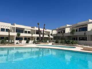 BUNGALOW ( NUEVO) DE 2 HABITACIONES 2 BAÑOS EN TORREVIEJA CERCA DE LA PLAYA