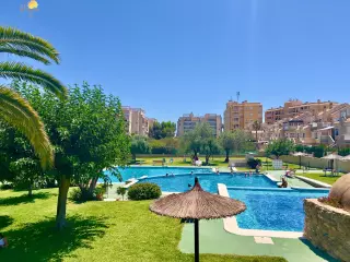 ¡OPORTUNIDAD! ADOSADO TODO EXTERIOR CON IMPRESIONANTE TERRAZA, 2 PLAZAS DE PARKING + PISCINA