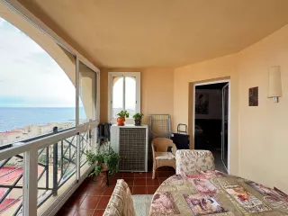 FANTASCITO APARTAMENTO CON VISTAS AL MAR FRONTAL! ATALAYAS! 3 DORM. 2 BAÑOS. PISCINA COMUNITARIA.