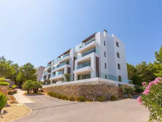 ATICO CON SOLARIUM PRIVADO. 2 DORM. 2BAÑOS. LAS COLINAS EN ORIHUELA COSTA (ALICANTE)