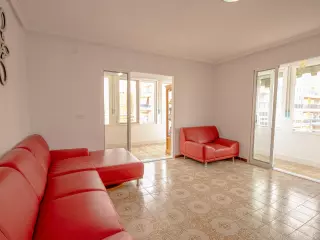 APARTAMENTO DE 3 HABITACIONES 2 BAÑOS A 200 METROS DE LA PLAYA EN TORREVIEJA ( ACEQUION) ALICANTE