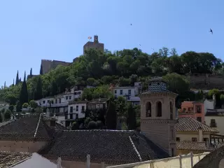 Edificio de 52 apartamentos turisticos con garaje y piscina