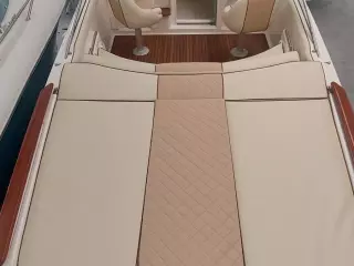 Jeanneau Runabout 755 lancha ocasión completamente renovada
