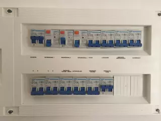 INSTALACIONES Y REPARACIONES DE ELECTRICIDAD