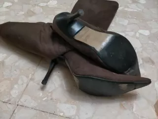 Se vende Botas Altas, color chocolate, numero 35