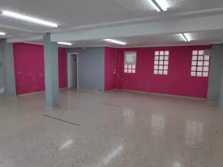 Particular alquila local, 70 m2, buena situación, totalmente