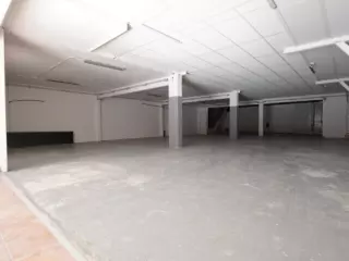 NAVE ACCESO VEHICULOS 650M2 en dos plantas