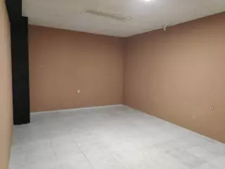 Se alquila o se vende local comercial de 100 m2