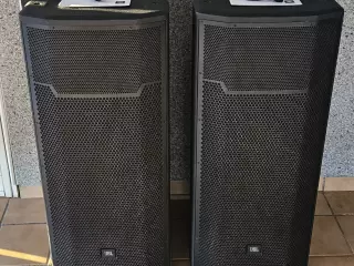 JBL PRX725 3000 watios de sonido RMS.