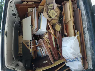 Se desaloja pisos y locales