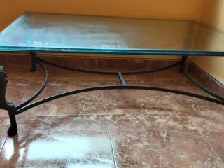 Mesa de hierro y cristal