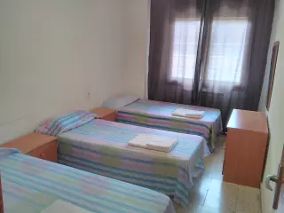 SE ALQUILAN PISOS PARA EMPRESAS,(ALCAÑIZ)